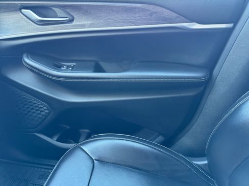 Used 2023 Jeep Grand Cherokee L Limited image 23