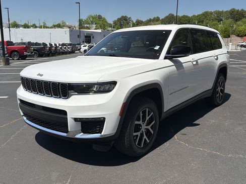 Used 2023 Jeep Grand Cherokee L Limited RWD image 6