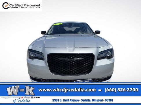 Certified 2023 Chrysler 300 Touring w/ Sport Appearance Package RWD image 8
