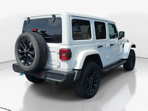 Used 2022 Jeep Wrangler Unlimited Sahara w/ Cold Weather Group AWD/4WD image 3