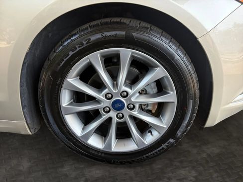 Used 2017 Ford Fusion SE w/ Fusion SE Technology Package FWD image 35