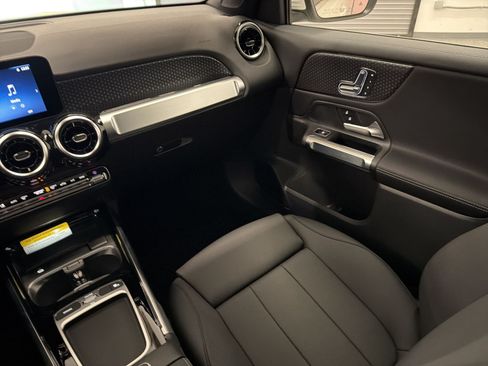 Used 2026 Mercedes-Benz GLB 250 image 28