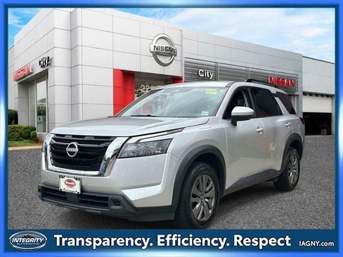 Used 2025 Nissan Pathfinder SV AWD/4WD image 8
