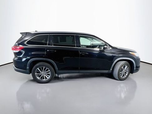 Used 2019 Toyota Highlander XLE FWD image 9