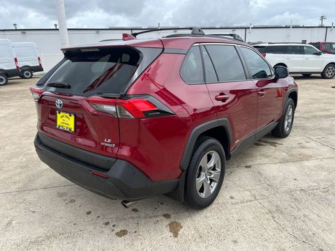 Used 2024 Toyota RAV4 LE AWD/4WD image 3