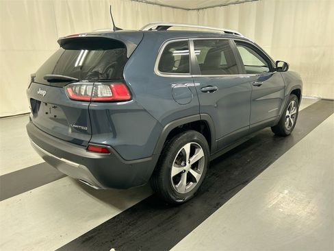 Used 2021 Jeep Cherokee Limited image 2