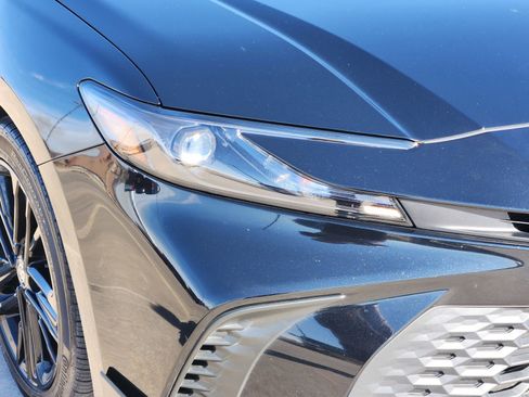 Used 2025 Toyota Camry SE image 10