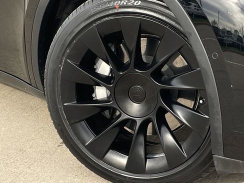Used 2021 Tesla Model Y Long Range image 8