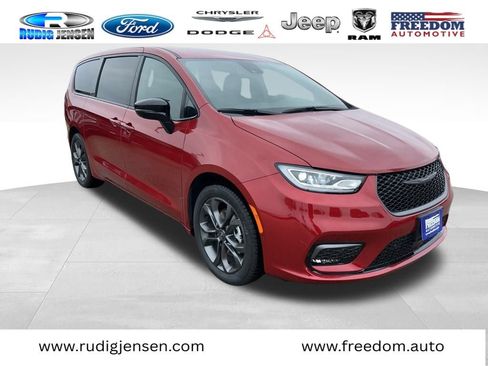 New 2026 Chrysler Pacifica Select image 11