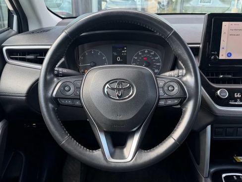 Used 2023 Toyota Corolla Cross LE FWD image 12