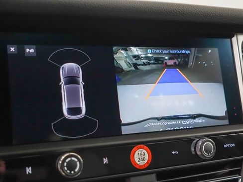 Certified 2025 Porsche Macan image 31