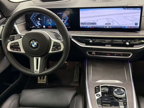 Used 2025 BMW X7 M60i AWD/4WD image 29
