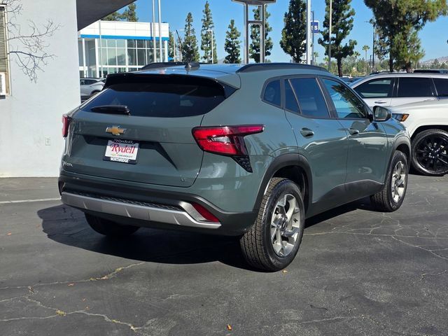 Used 2025 Chevrolet Trax LT FWD image 6