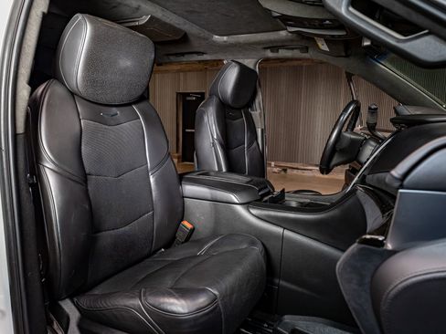 Used 2019 Cadillac Escalade Platinum image 22