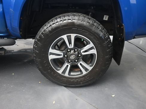 Used 2018 Toyota Tacoma TRD Sport image 24