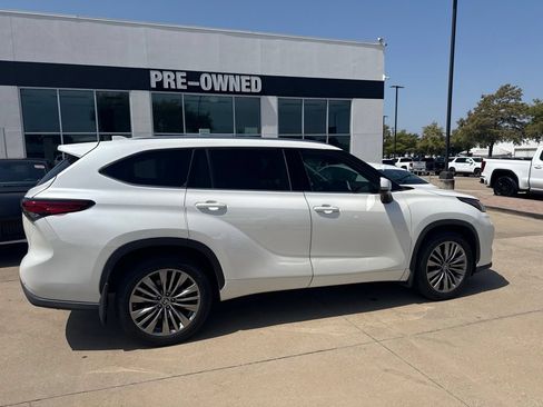 Used 2020 Toyota Highlander Platinum AWD/4WD image 4