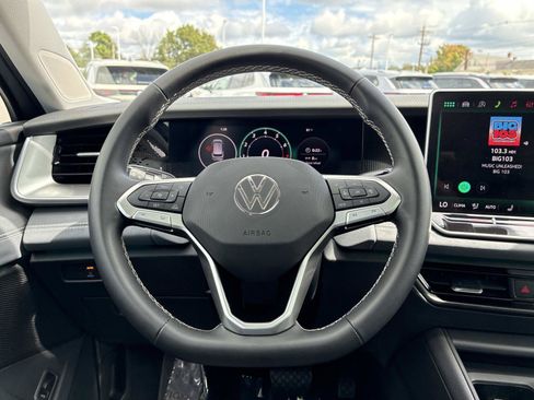 Used 2026 Volkswagen Tiguan SE w/ Panoramic Sunroof Package AWD/4WD image 23