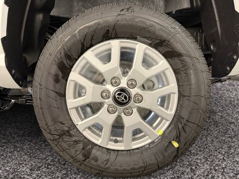 Used 2025 Toyota Tacoma SR w/ SR Upgrade Package AWD/4WD image 14