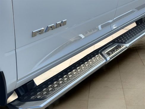 Used 2024 RAM 3500 Big Horn image 39