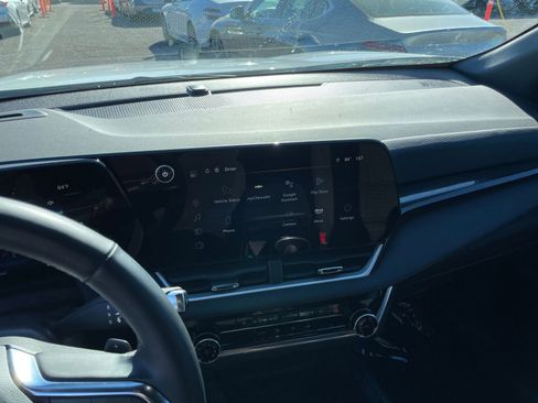 Used 2025 Chevrolet Equinox LT image 21