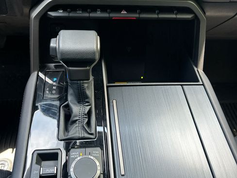 Used 2026 Toyota Sequoia Platinum AWD/4WD image 15
