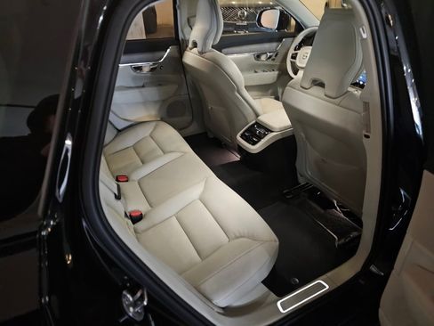 Certified 2025 Volvo V90 B6 Cross Country Plus image 9