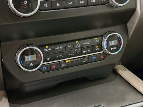 Used 2020 Ford Expedition XLT w/ Equipment Group 202A AWD/4WD image 24