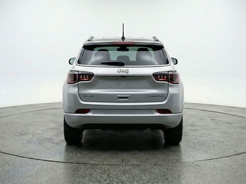 Used 2025 Jeep Compass Latitude AWD/4WD image 7