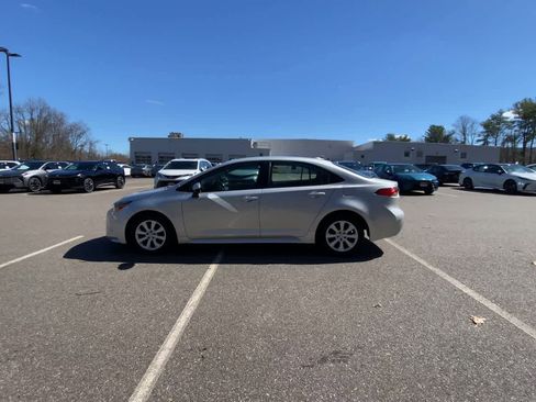 Used 2025 Toyota Corolla LE image 8