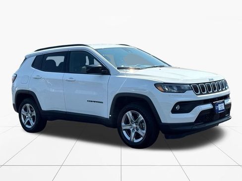 Used 2024 Jeep Compass Latitude AWD/4WD image 8