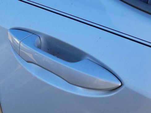 Used 2019 Toyota Corolla LE image 5