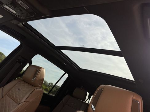 Used 2023 Cadillac Escalade ESV Premium Luxury AWD/4WD image 18
