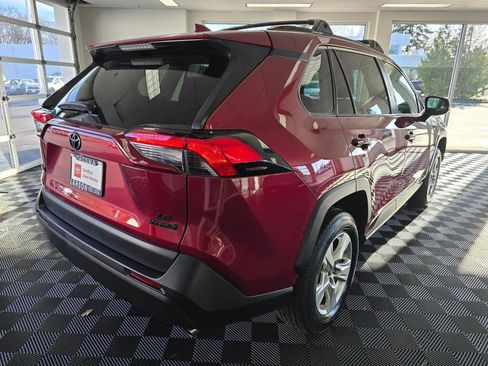 Used 2021 Toyota RAV4 LE image 3