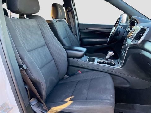 Used 2020 Jeep Grand Cherokee Laredo image 26