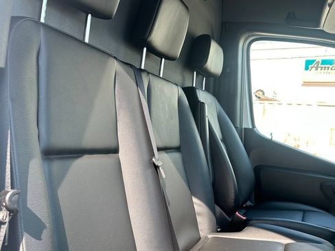 Used 2024 Mercedes-Benz eSprinter 170 Cargo image 28