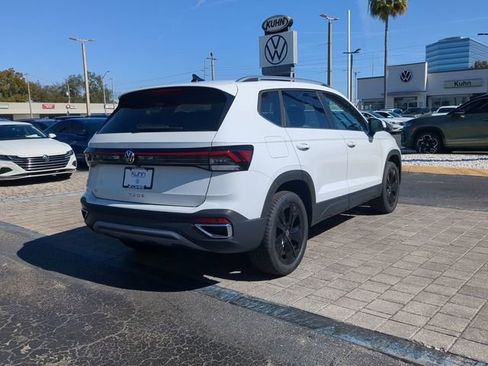 New 2026 Volkswagen Taos SE image 4