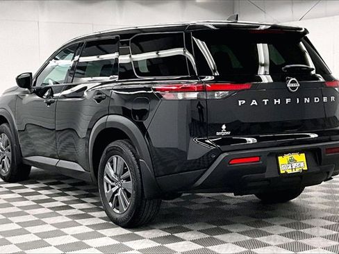 Used 2024 Nissan Pathfinder S image 2