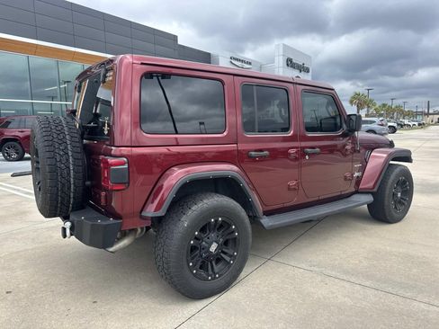 Used 2022 Jeep Wrangler Unlimited Sahara w/ LED Lighting Group AWD/4WD image 7