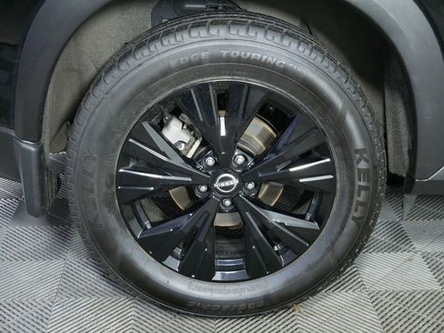 Used 2023 Nissan Rogue SV w/ SV Premium B Package image 11