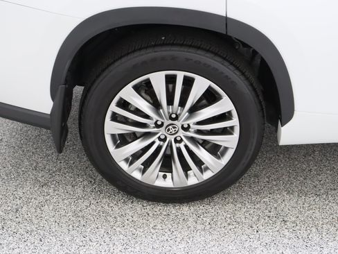 Certified 2026 Toyota Highlander Platinum AWD/4WD image 6