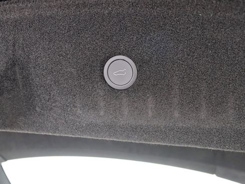 Used 2022 Tesla Model S image 39