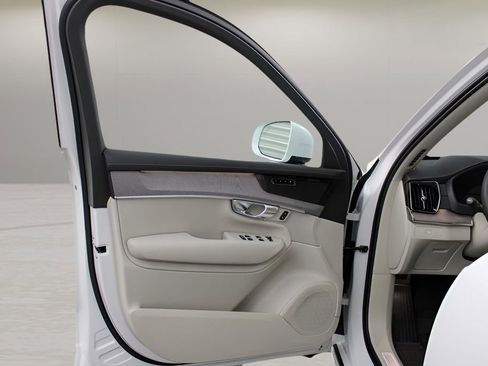 New 2026 Volvo XC90 B6 Ultra w/ Protection Package Premier image 29