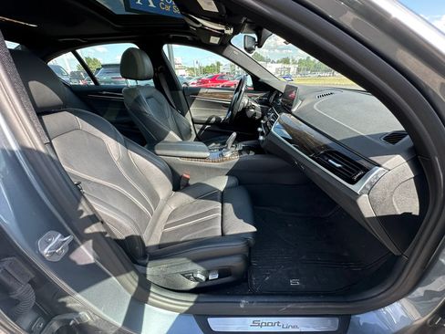 Used 2019 BMW 530i xDrive w/ Convenience Package AWD/4WD image 13