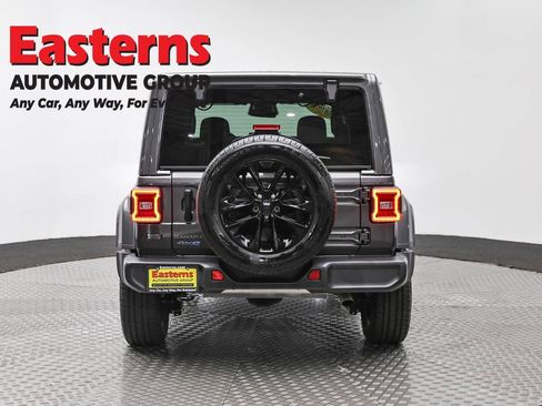 Used 2025 Jeep Wrangler Unlimited Sahara AWD/4WD image 6