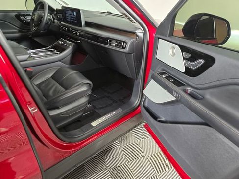 Used 2025 Lincoln Aviator Reserve w/ Equipment Group 201A image 12