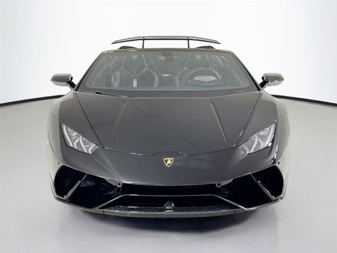 Used 2018 Lamborghini Huracan Performante AWD/4WD image 11