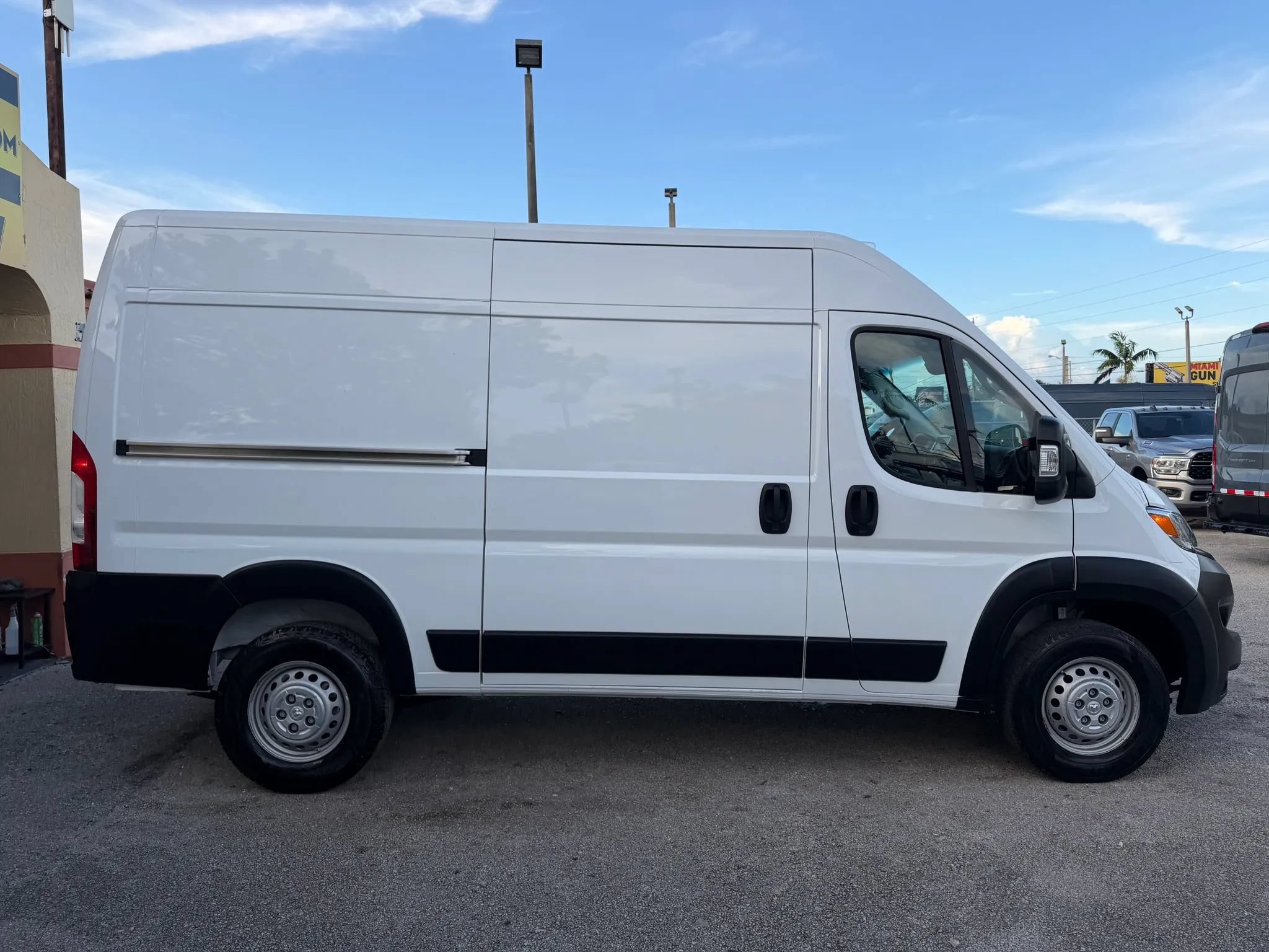 Used 2025 RAM ProMaster 2500 w/ Convenience Group FWD image 7