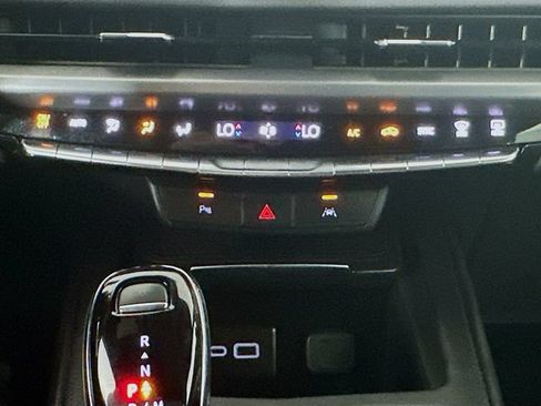 Used 2024 Cadillac XT4 Premium Luxury AWD/4WD image 16