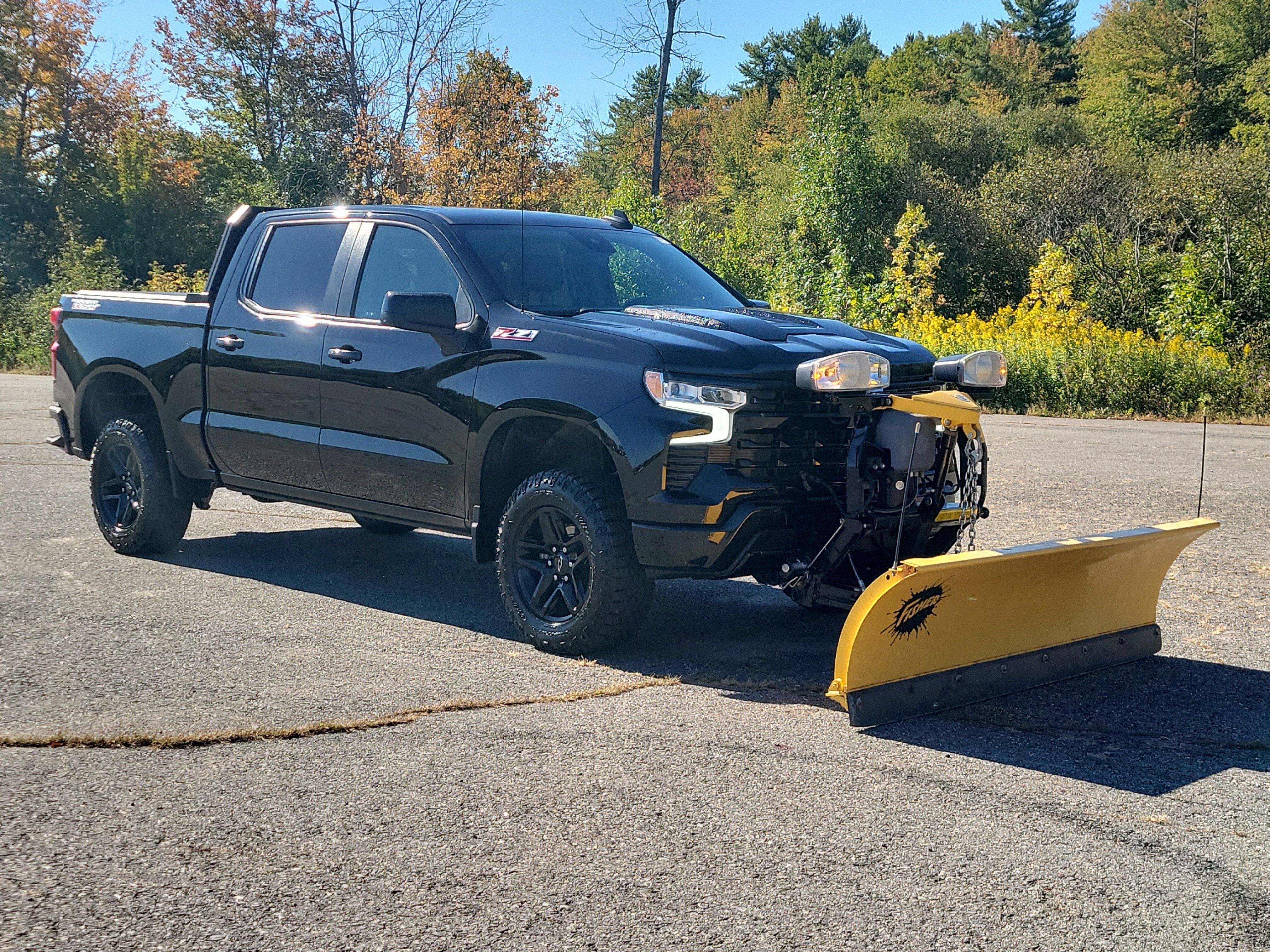 Used 2024 Chevrolet Silverado 1500 LT Trail Boss w/ Convenience Package II AWD/4WD image 3