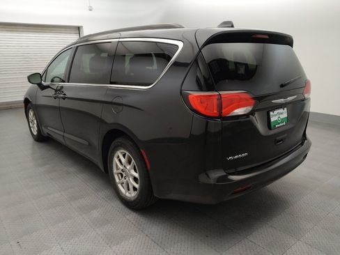 Used 2020 Chrysler Voyager Lxi FWD image 5